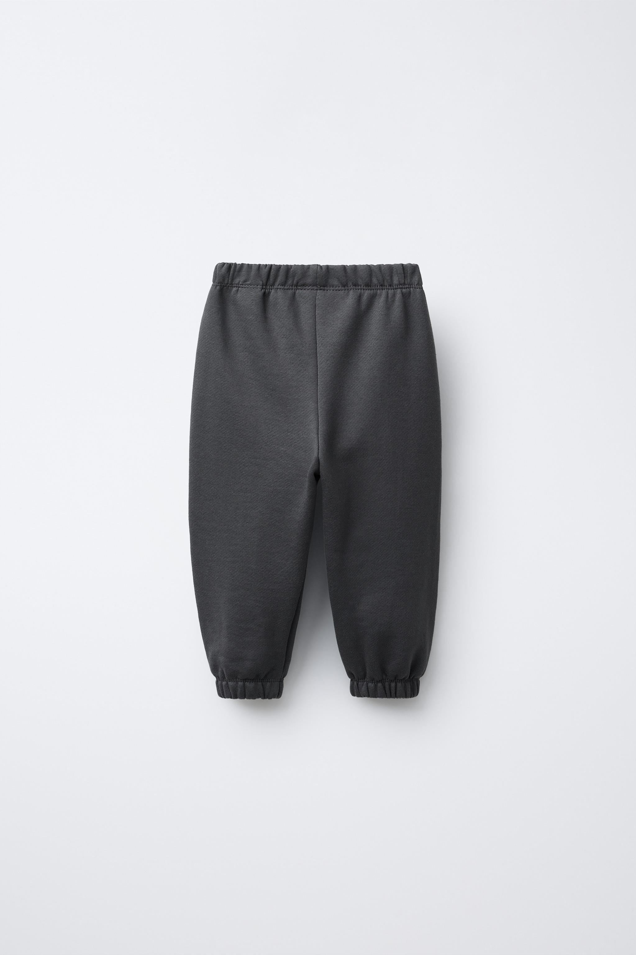PANTALON JOGGER EN MOLLETON AVEC ÉTIQUETTE